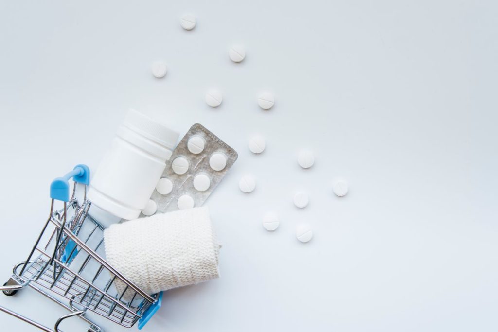Carro de compras con medicamentos para las alergias